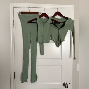 Sage Green Women's Snatched Leggings, 2 Top Set